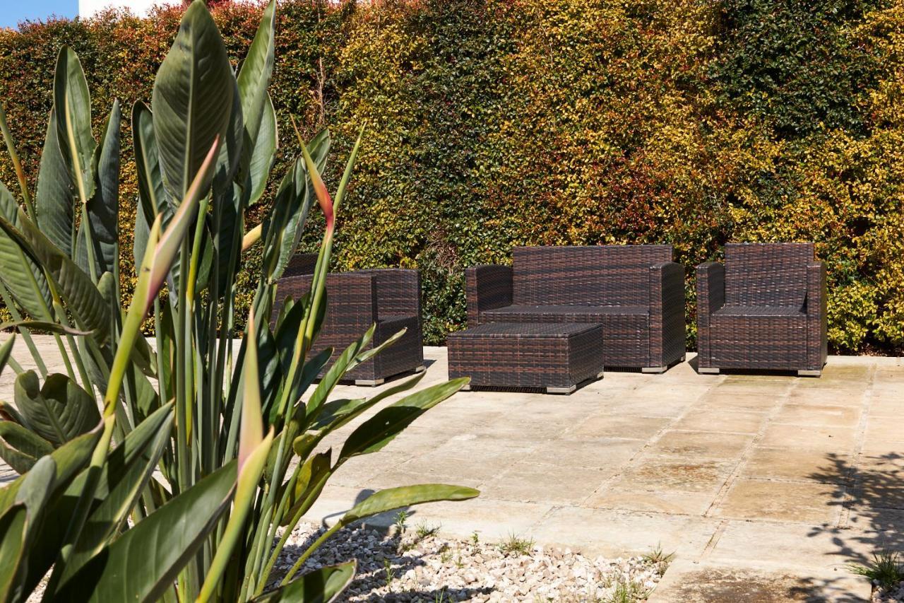 Отель Il Giardino Di Flora Con Piscina Лечче Экстерьер фото