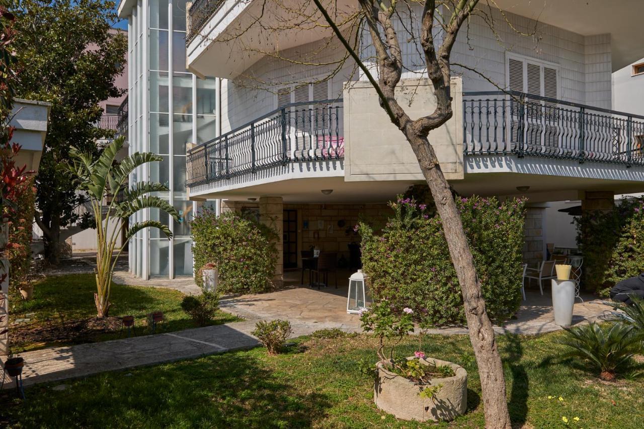Отель Il Giardino Di Flora Con Piscina Лечче Экстерьер фото