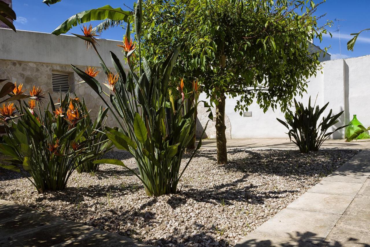 Отель Il Giardino Di Flora Con Piscina Лечче Экстерьер фото