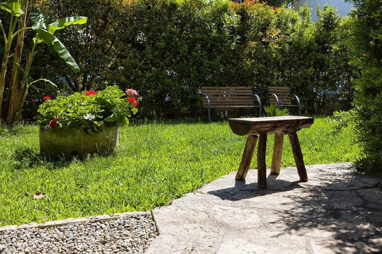 Отель Il Giardino Di Flora Con Piscina Лечче Экстерьер фото